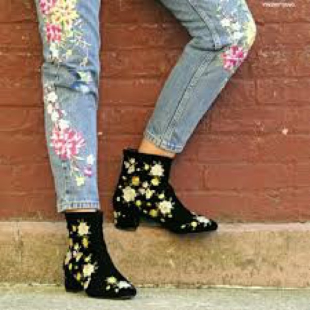 TOPSHOP Floral Velvet Boots